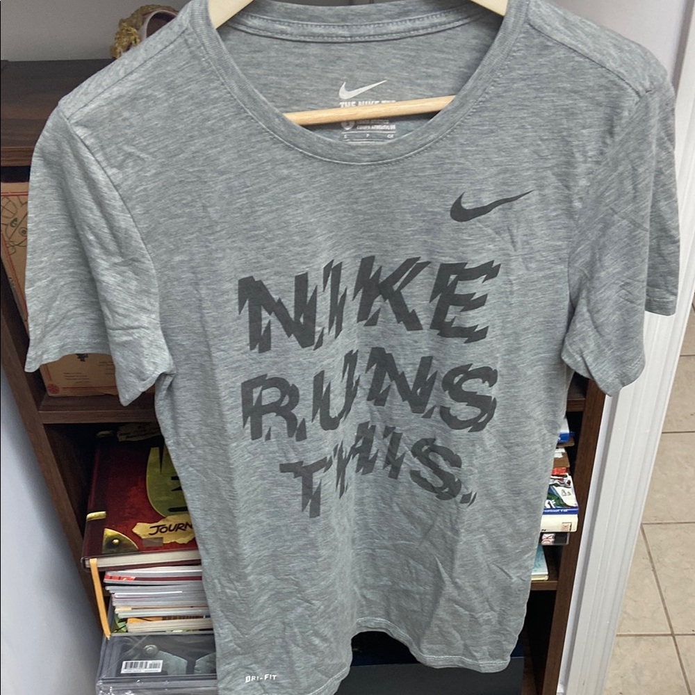 Nike Gray Graphic T-Shirt